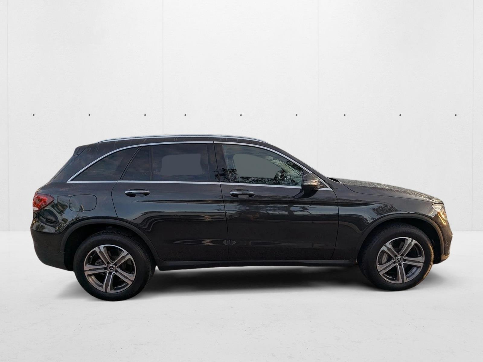 2022 Mercedes Benz GLC 300 photo 3