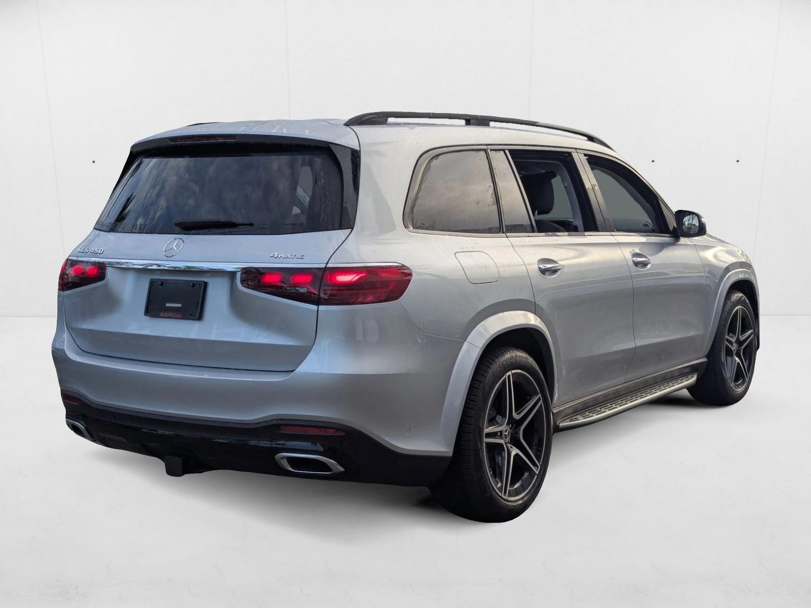 2026 Mercedes Benz GLS 450 4MATIC photo 2
