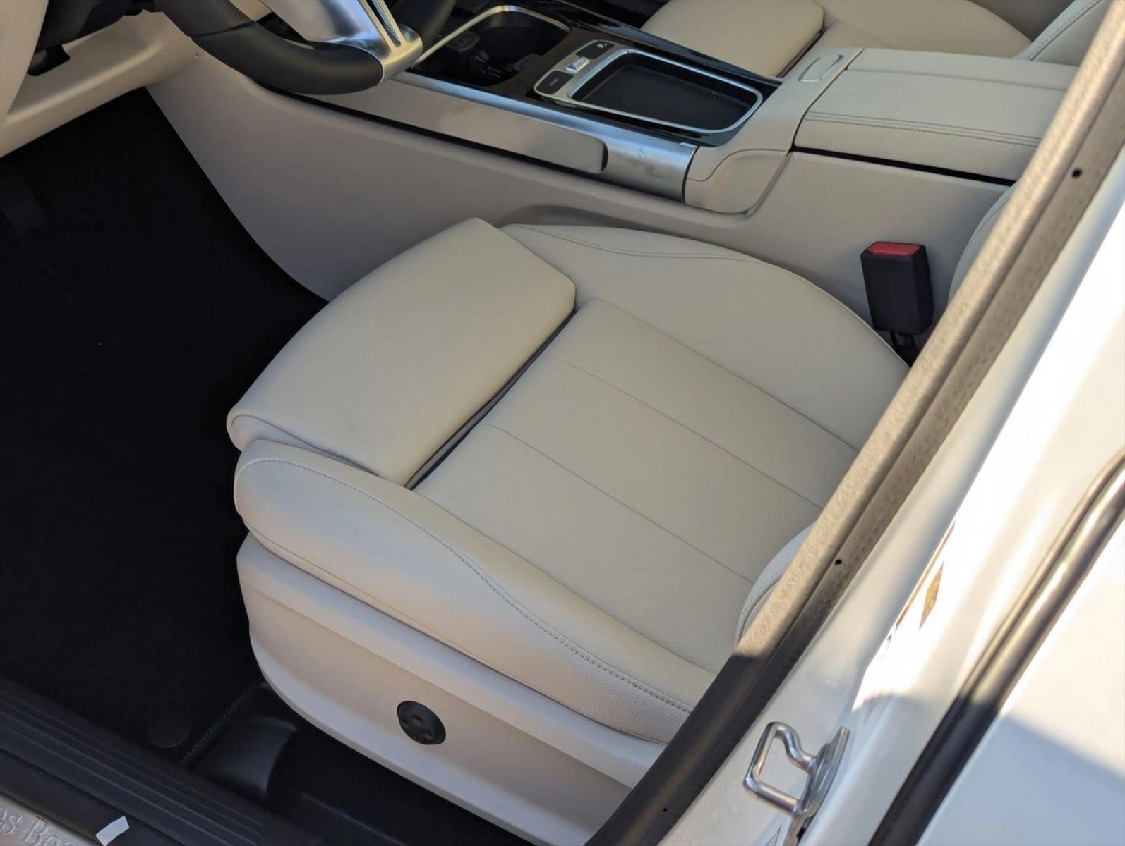 2026 Mercedes Benz GLB 250 photo 4