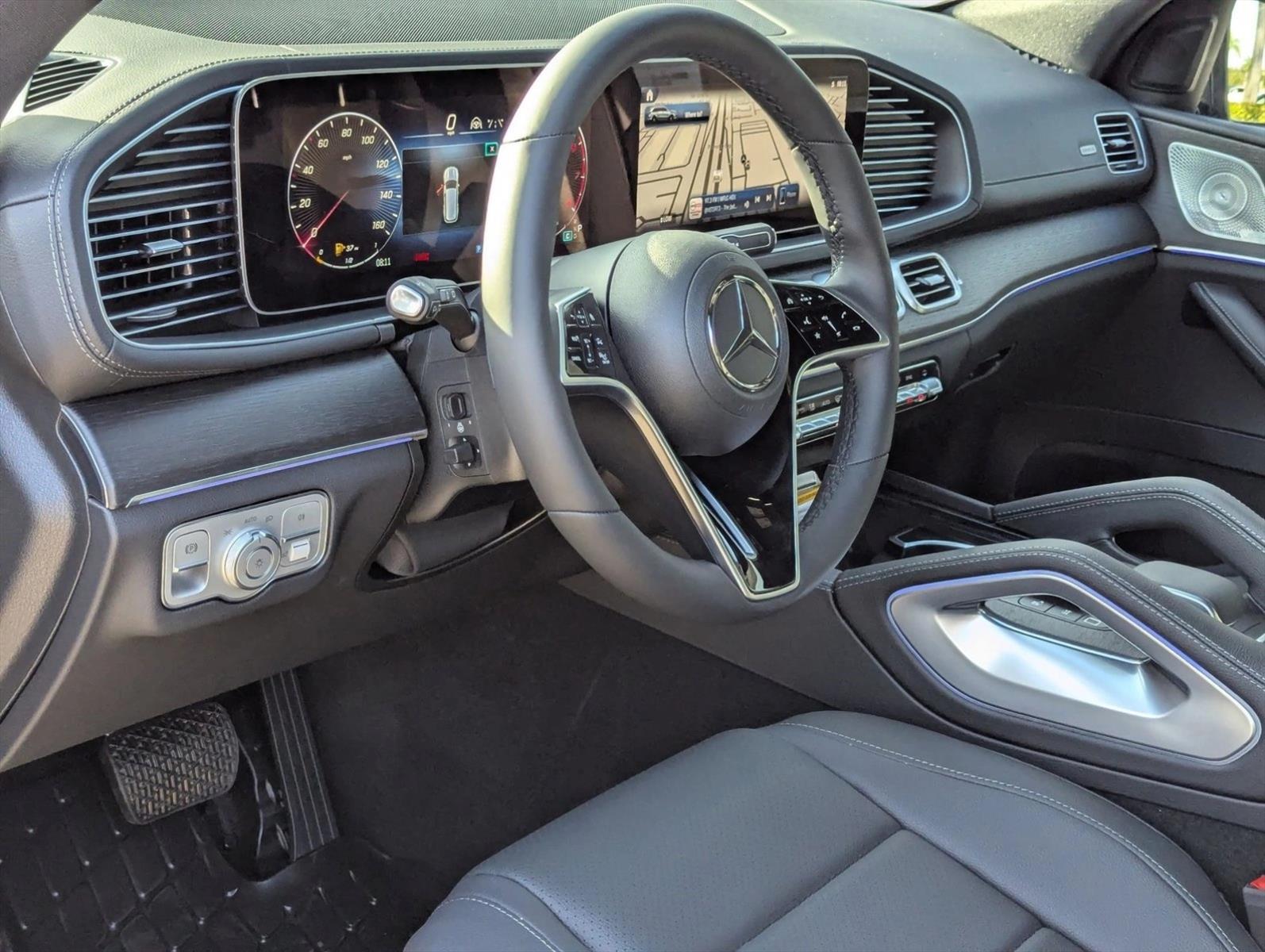 2025 Mercedes Benz GLS 450 4MATIC photo 3