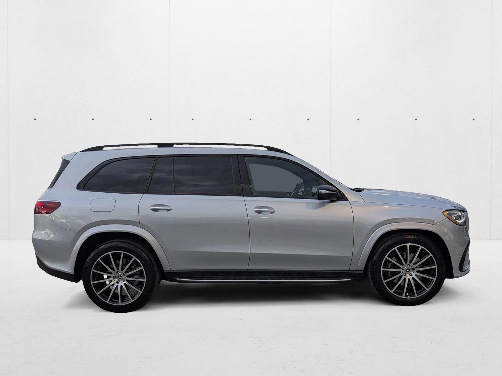 2025 Mercedes Benz GLS 450 4MATIC photo 4