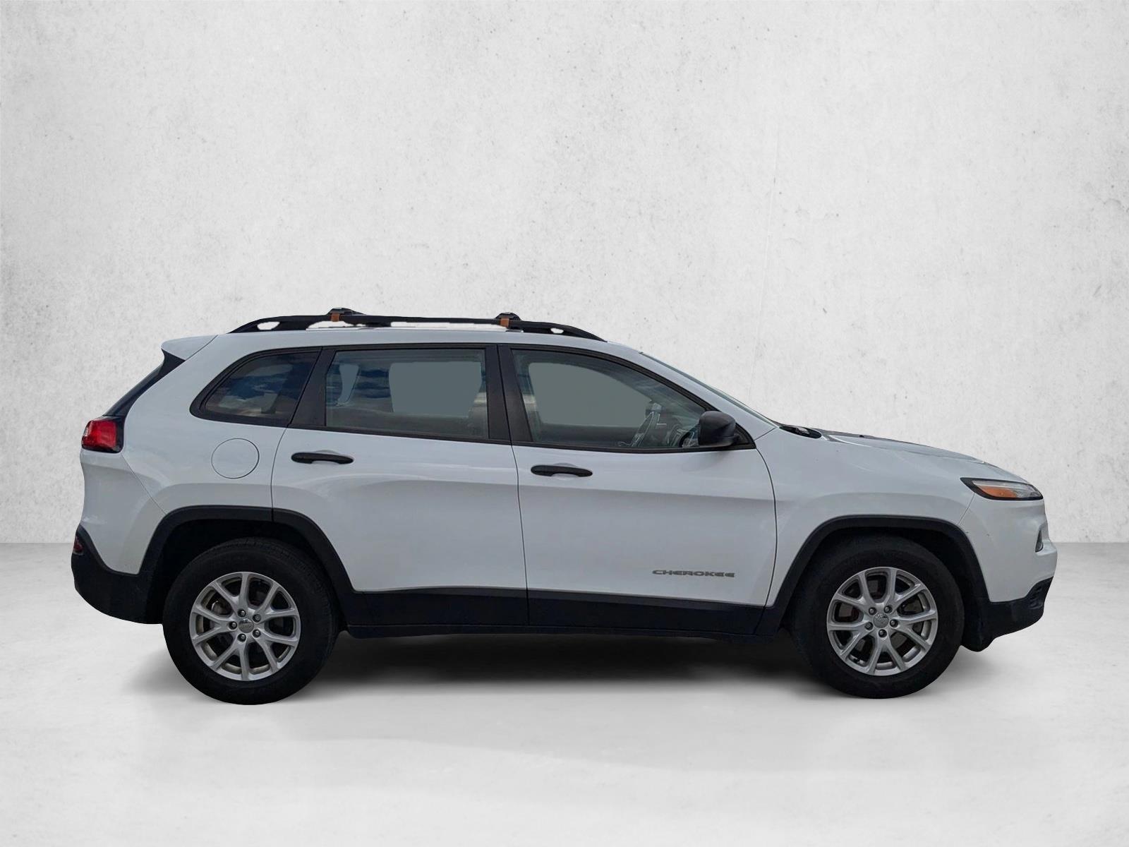 2015 Jeep Cherokee Sport photo 2