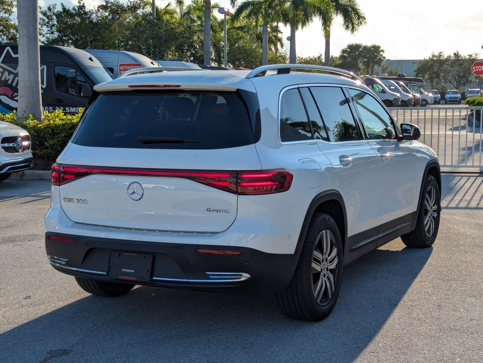 2025 Mercedes Benz EQB 300 4MATIC photo 2