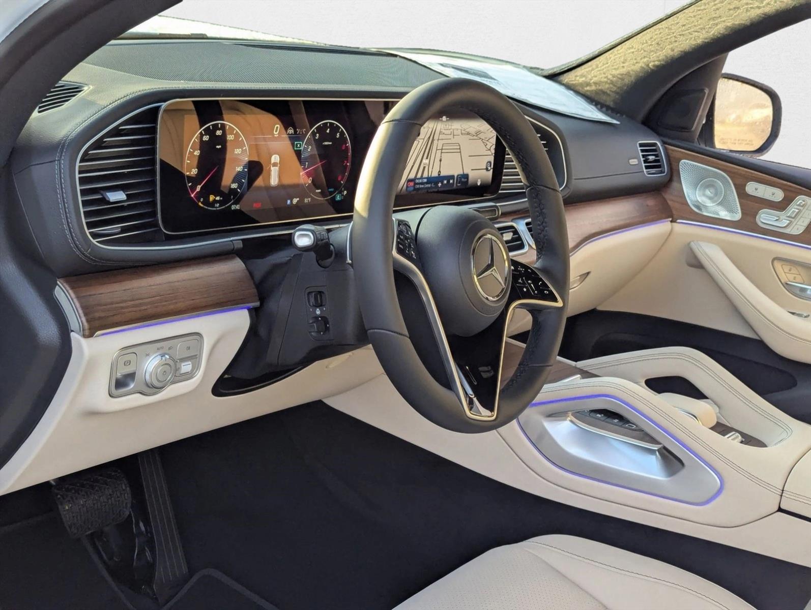 2025 Mercedes Benz GLS 450 4MATIC photo 3