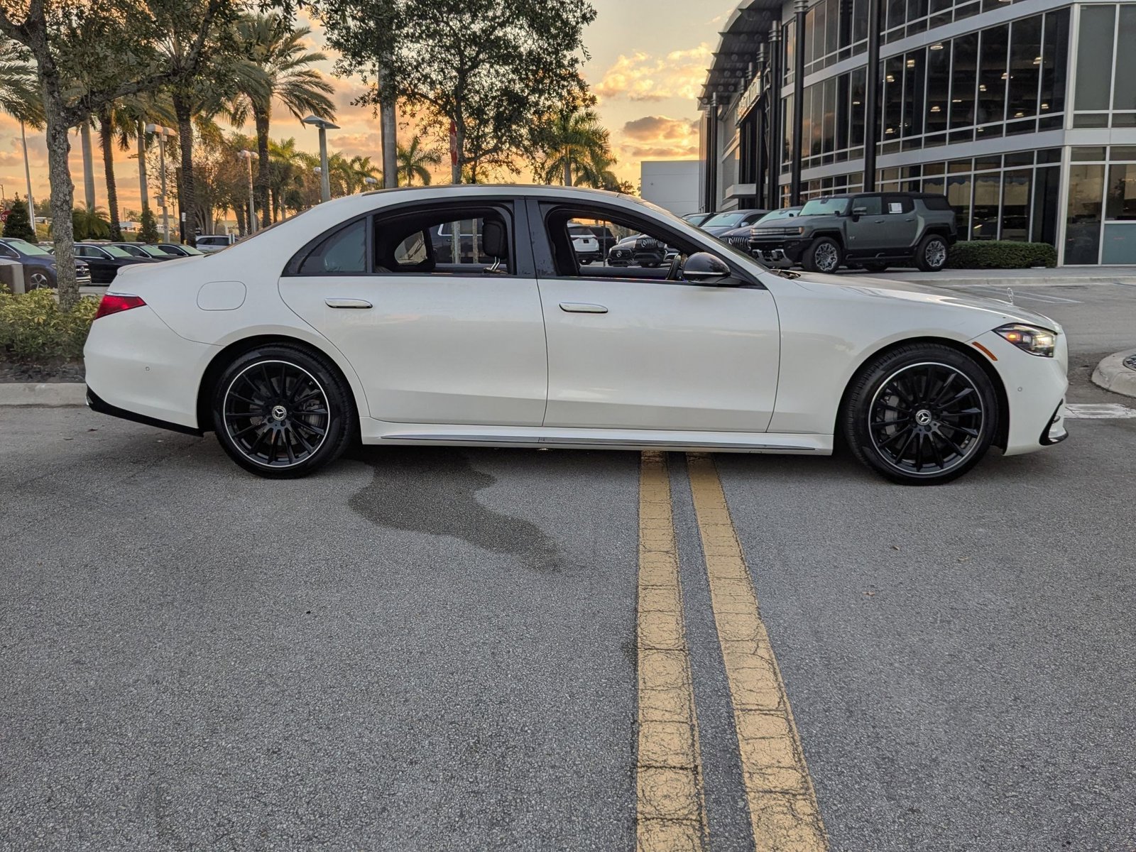 2023 Mercedes Benz S 580 4MATIC photo 4