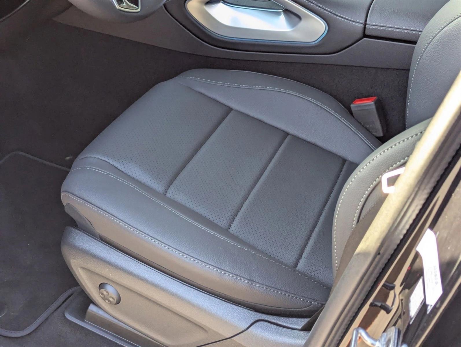 2025 Mercedes Benz GLS 450 4MATIC photo 4