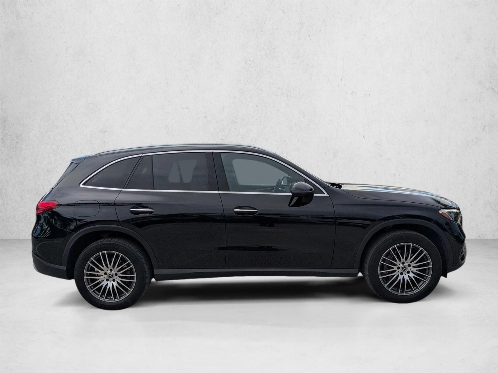 2024 Mercedes Benz GLC 4MATIC photo 3