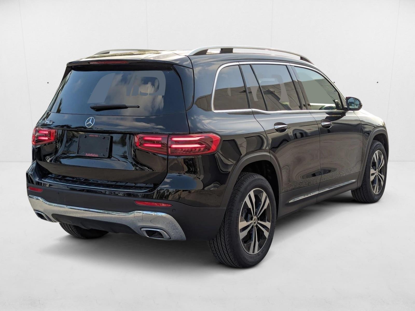 2025 Mercedes Benz GLB 250 photo 2