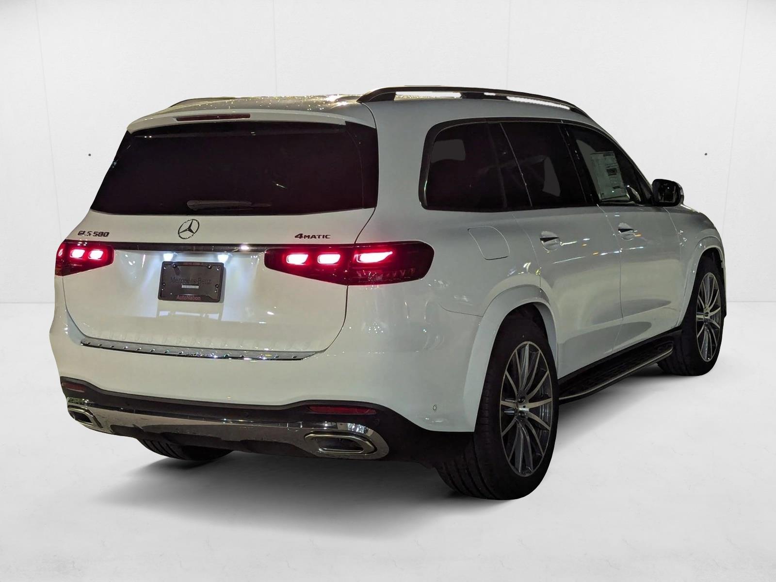 2026 Mercedes Benz GLS 580 4MATIC photo 2