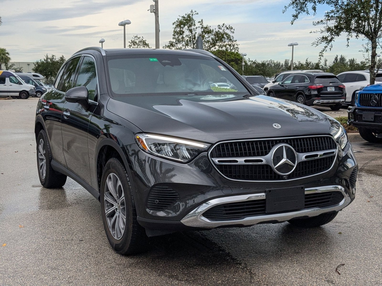 2023 Mercedes Benz GLC 300 photo 3