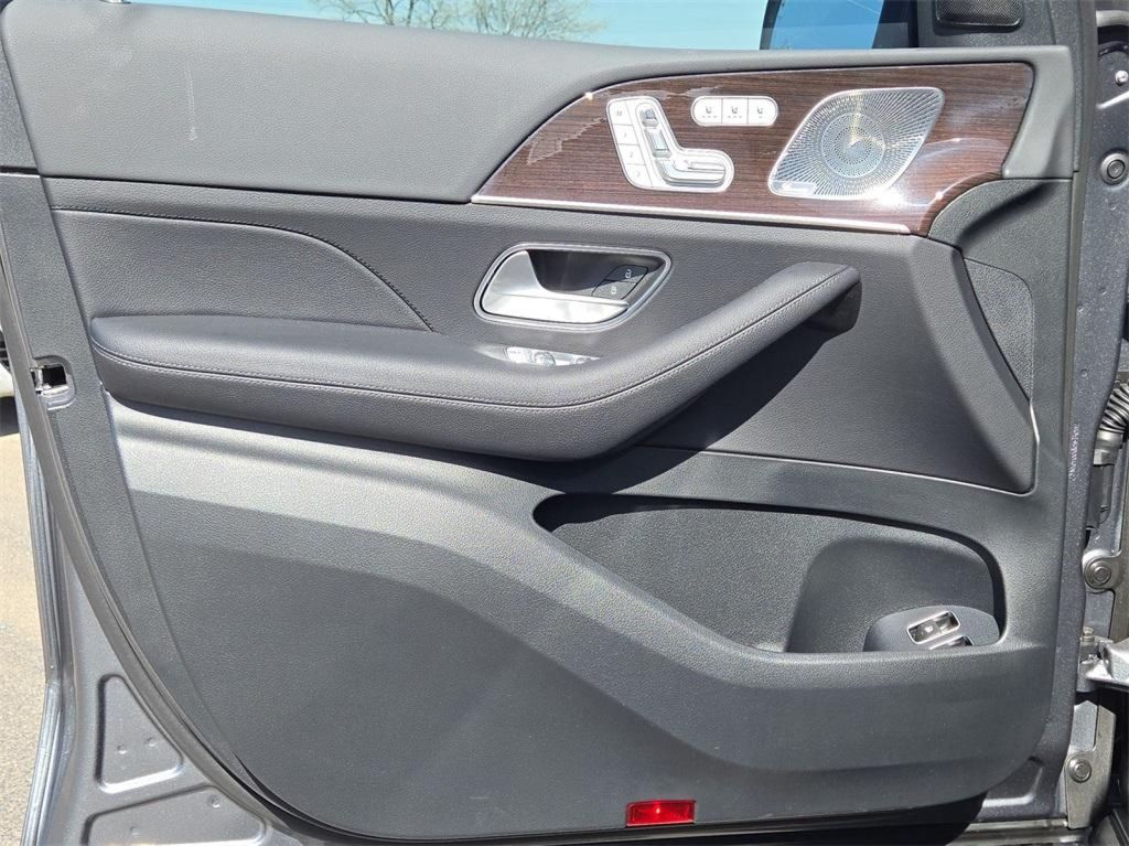 2025 Mercedes-Benz GLE GLE450E - Photo 15