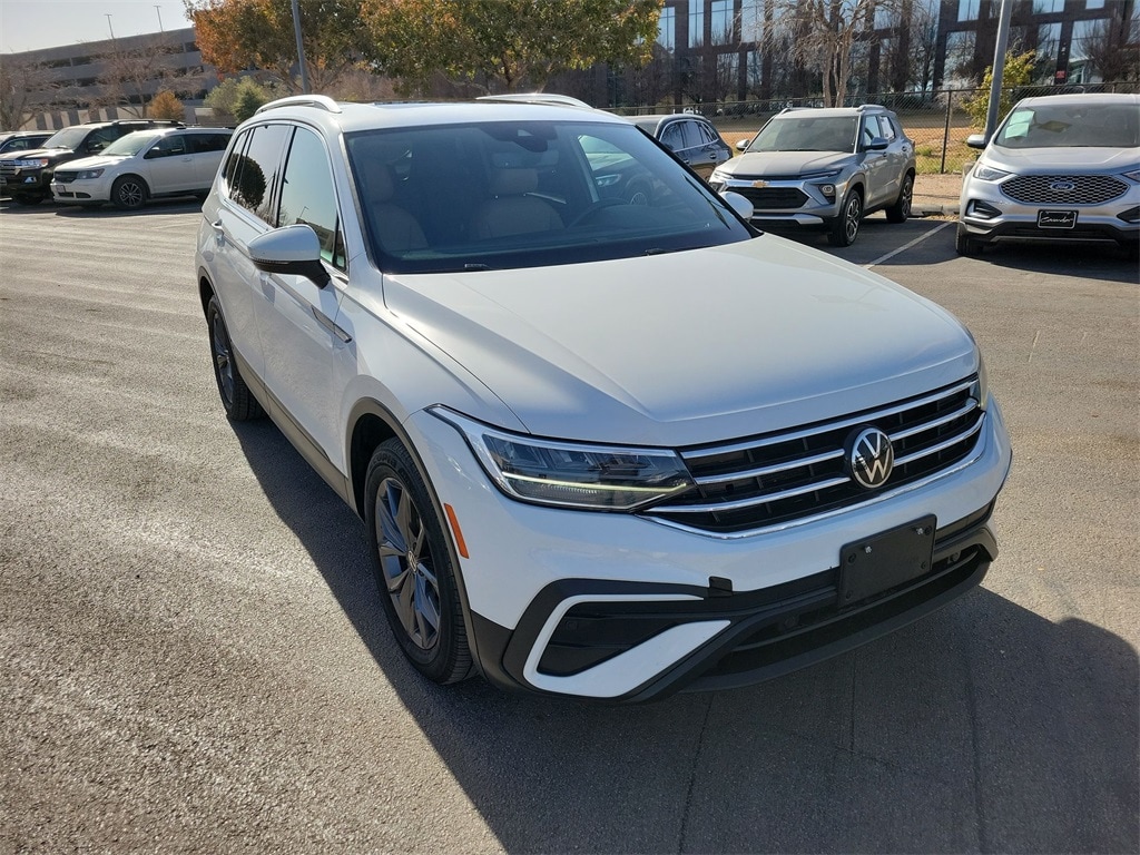 2022 Volkswagen Tiguan SE's photo