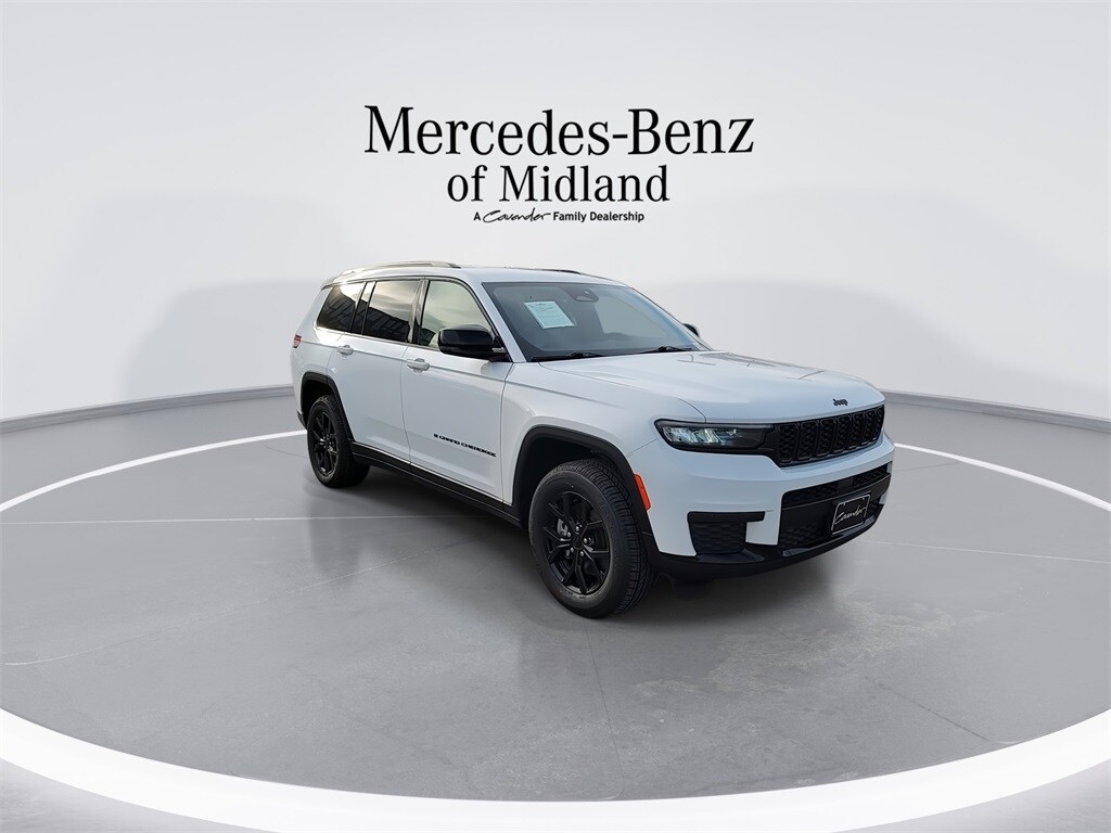 2024 Jeep Grand Cherokee Altitude photo 2