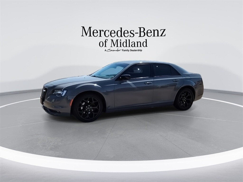 2019 Chrysler 300 Touring photo 4