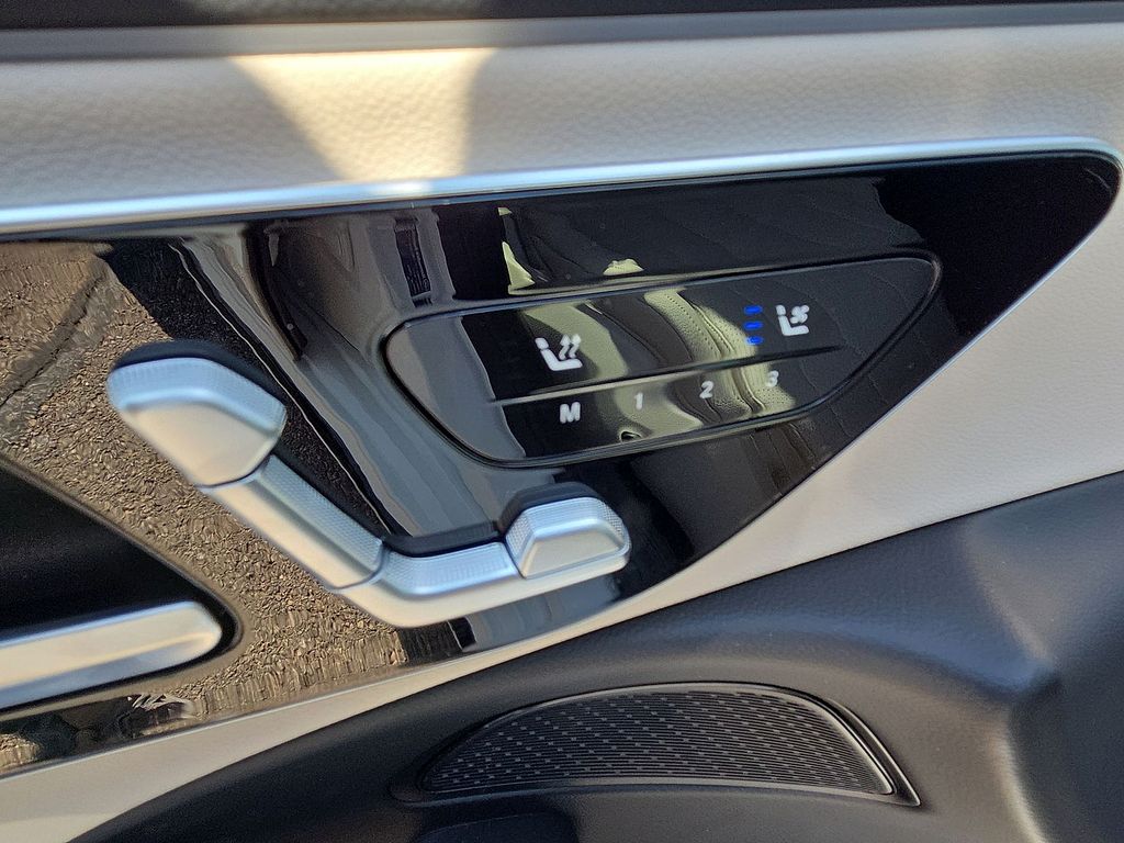 2026 Mercedes-Benz E-Class E350 - Photo 17