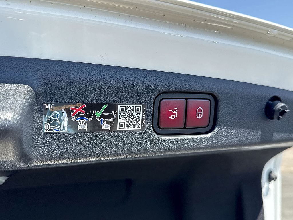 2026 Mercedes-Benz E-Class E350 - Photo 12