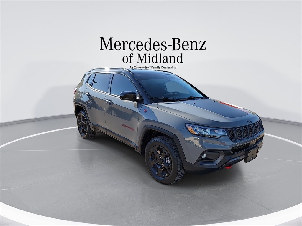 2023 Jeep Compass Trailhawk photo 2