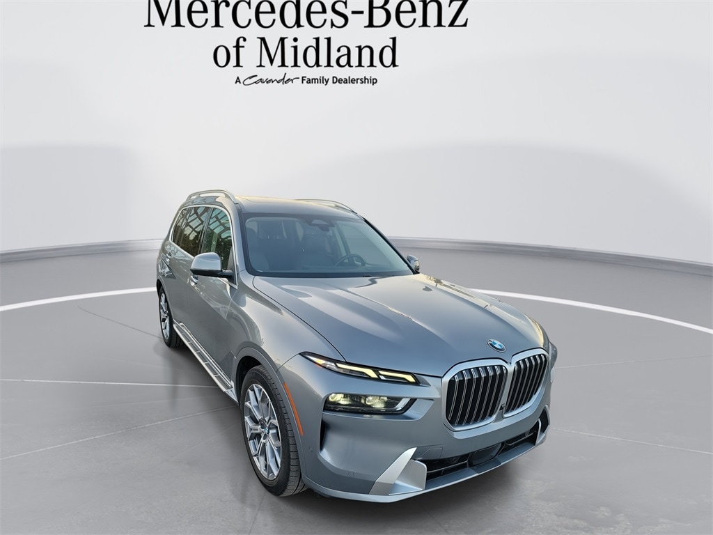 2024 BMW X7 40i's photo
