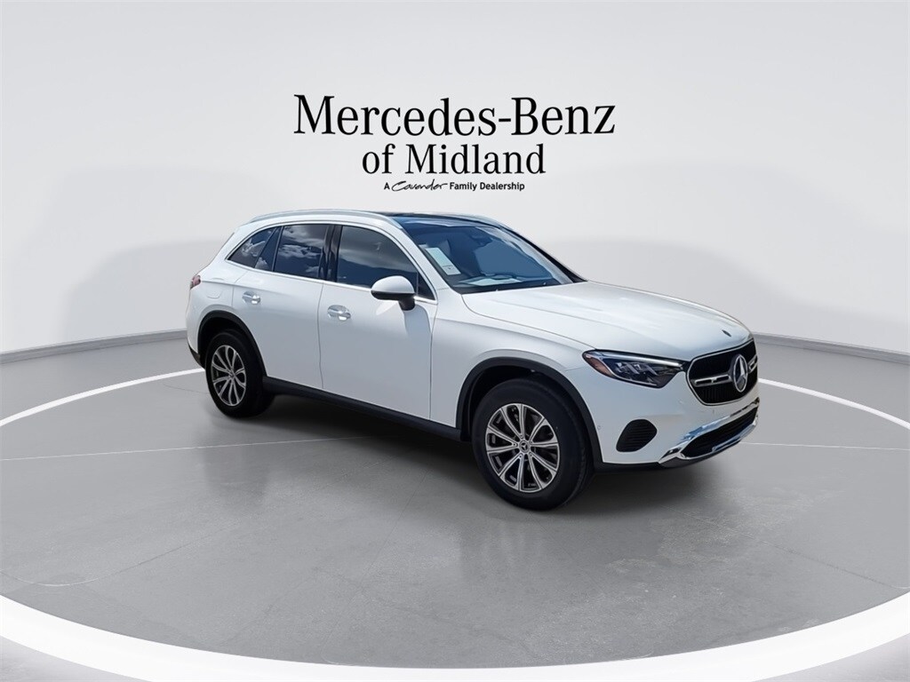 2026 Mercedes Benz GLC 300 photo 2