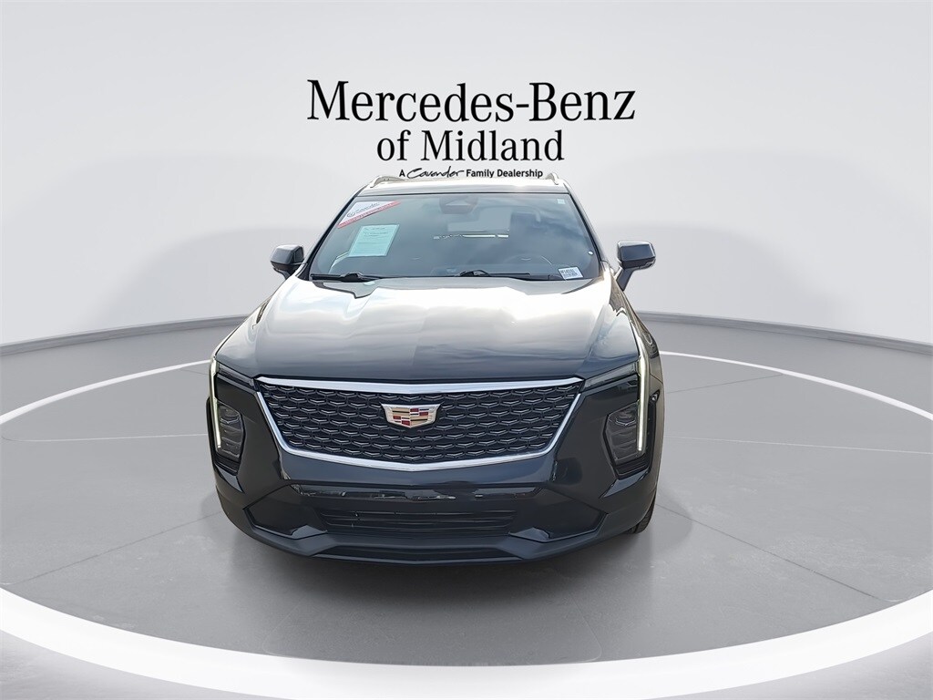 2024 Cadillac XT4 Premium Luxury photo 3