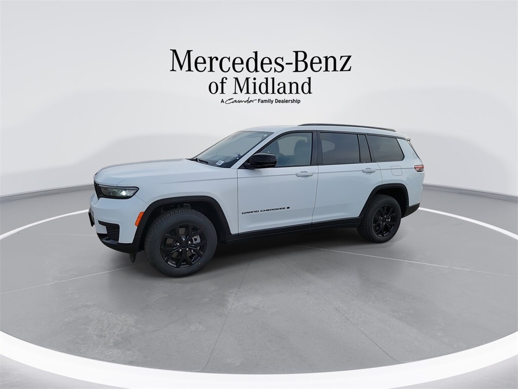 2024 Jeep Grand Cherokee Altitude photo 4