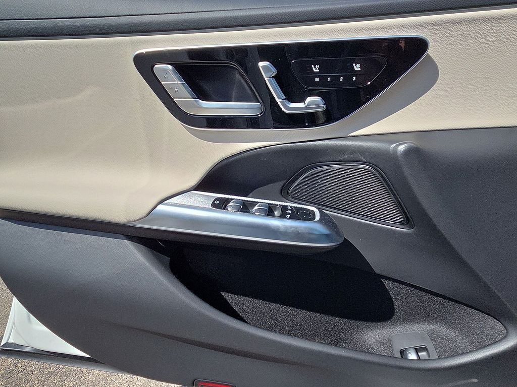 2026 Mercedes-Benz E-Class E350 - Photo 15