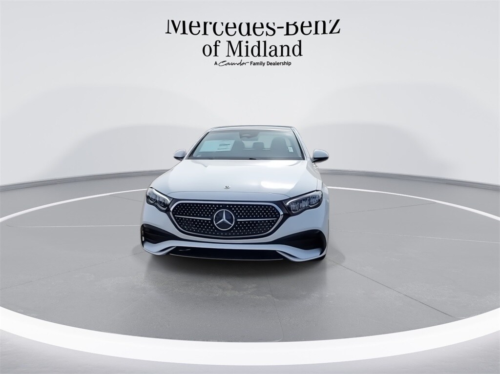 2025 Mercedes Benz E 450 4MATIC photo 3