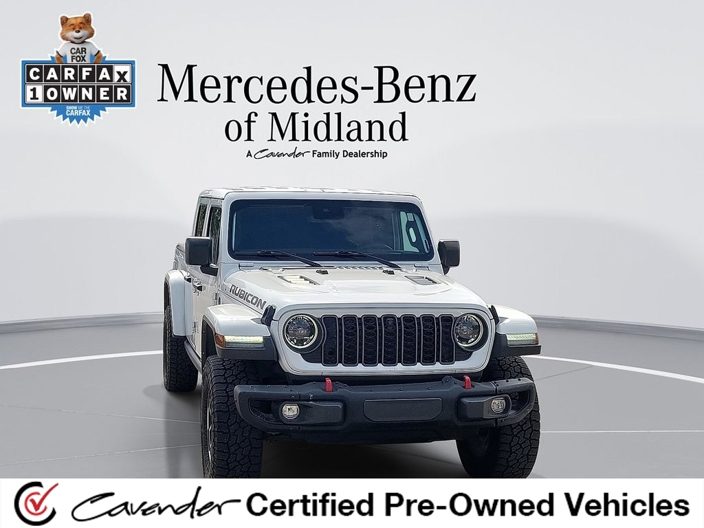 Bright White 2024 Jeep Gladiator Pickup Truck Four-Wheel Drive 8-Speed Automatic