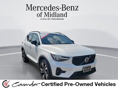 2024 Volvo XC40 Ultimate Dark Theme SUV