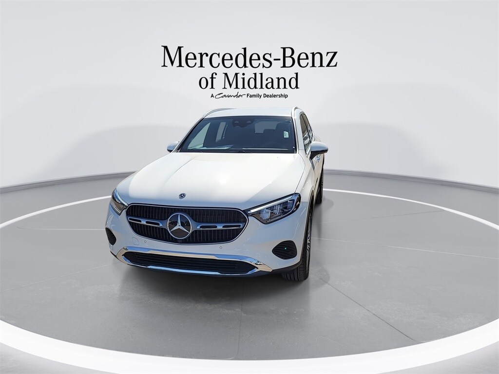 2026 Mercedes Benz GLC 300 4MATIC photo 3