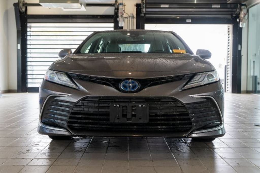 Used 2021 Toyota Camry Hybrid XLE Sedan