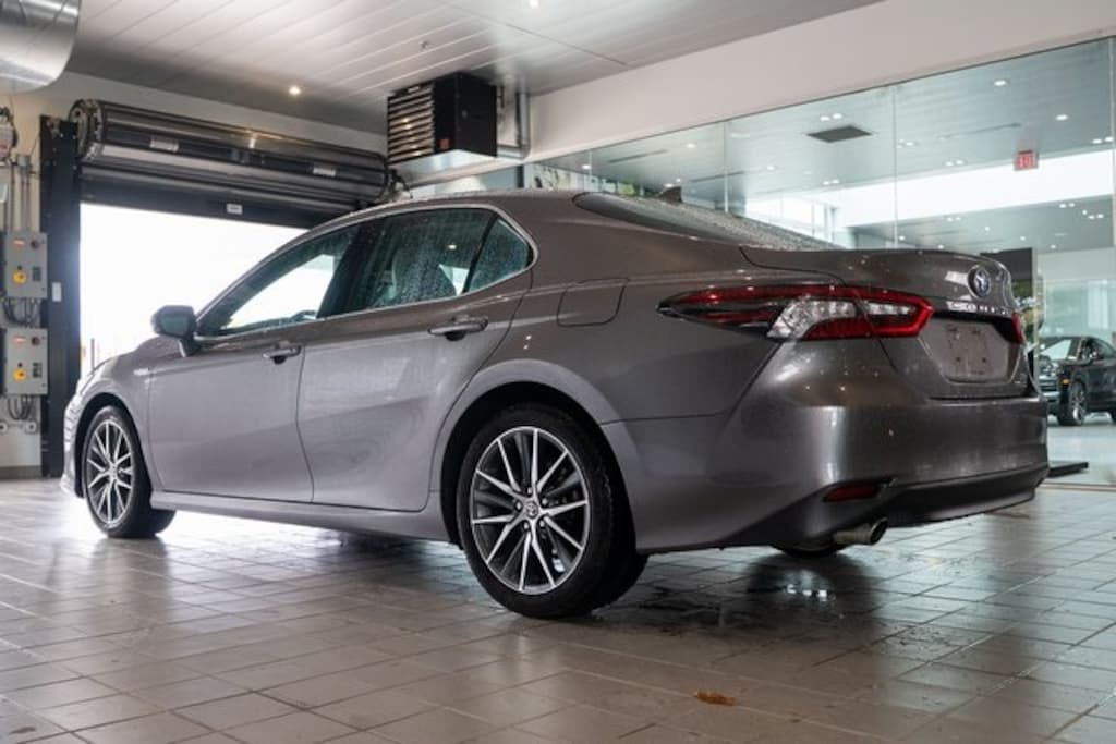 Used 2021 Toyota Camry Hybrid XLE Sedan
