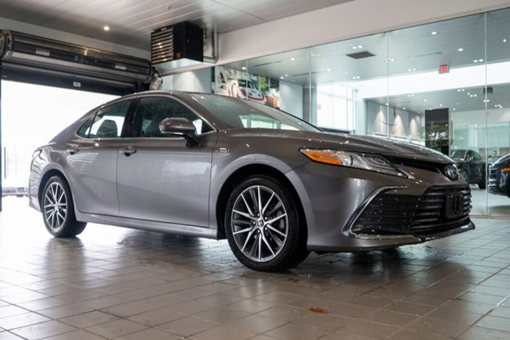 Used 2021 Toyota Camry Hybrid XLE Sedan