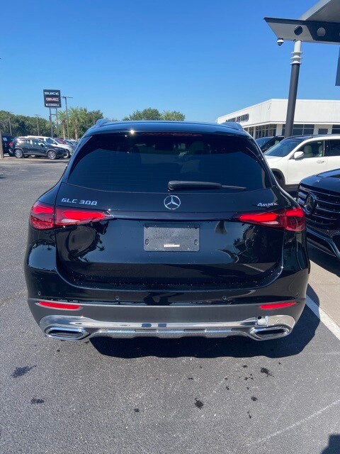 2024 Mercedes Benz GLC 300 photo 3