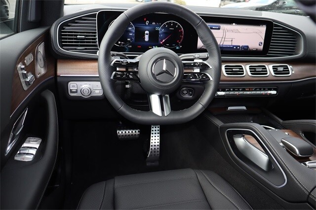 2025 Mercedes Benz GLS 450 photo 4