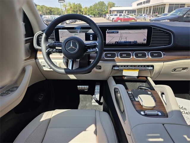 2026 Mercedes Benz GLS 580 4MATIC photo 4