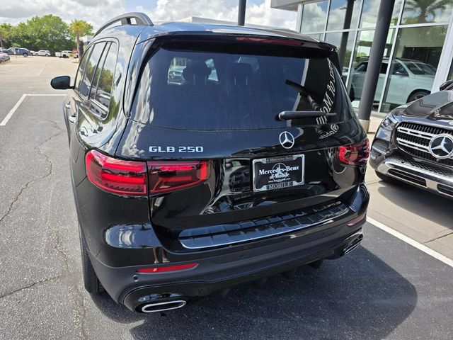 2025 Mercedes-Benz GLB Base - Photo 3