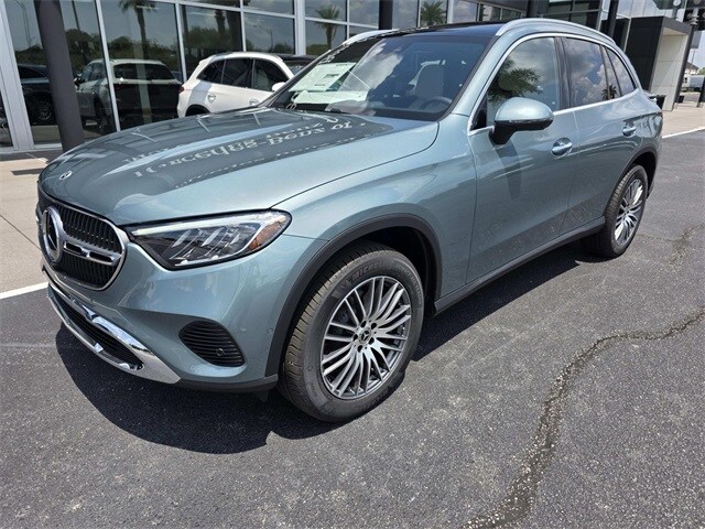 2026 Mercedes Benz GLC 300 photo 2