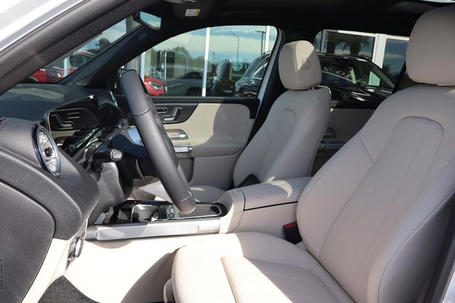 2025 Mercedes-Benz GLB Base - Photo 6