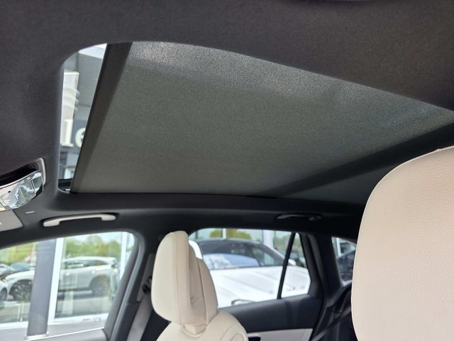 2025 Mercedes-Benz GLC Base - Photo 8