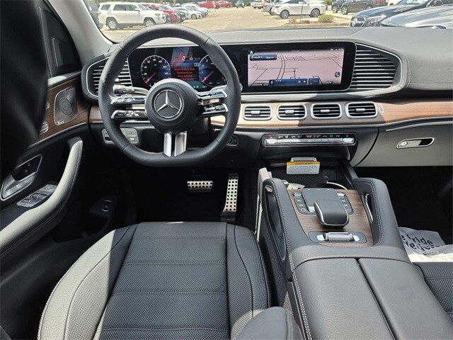 2025 Mercedes Benz GLS 450 4MATIC photo 4