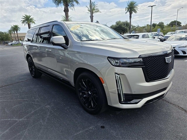2024 Cadillac Escalade ESV Sport photo 4