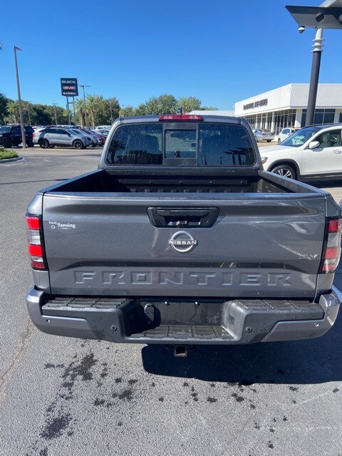 2022 Nissan Frontier SV Crew Cab photo 2
