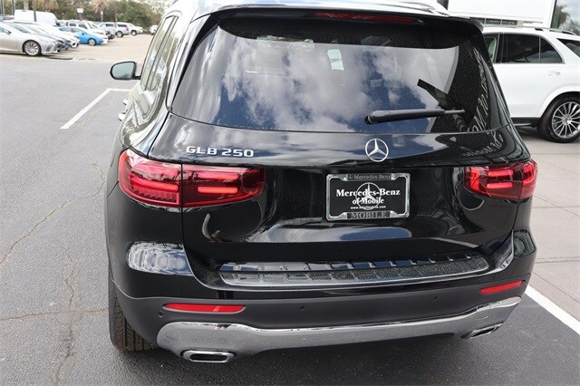 2025 Mercedes Benz GLB 250 photo 3