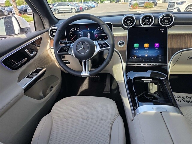 2025 Mercedes Benz GLC 300 4MATIC photo 4