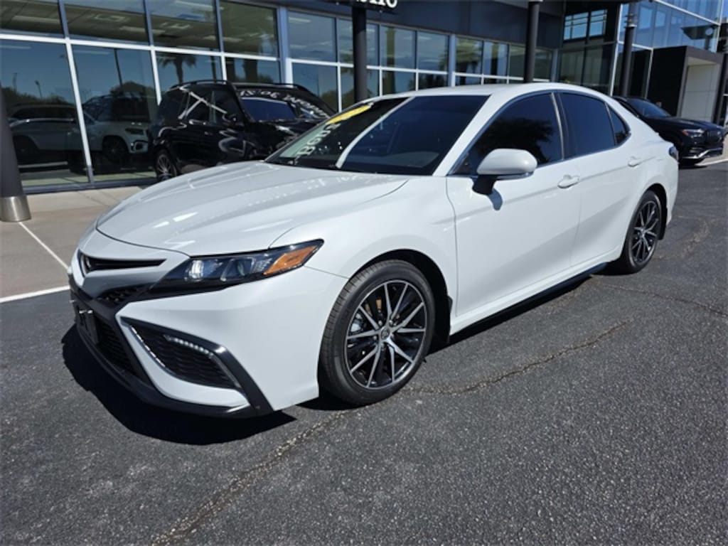 Used 2023 Toyota Camry SE Sedan
