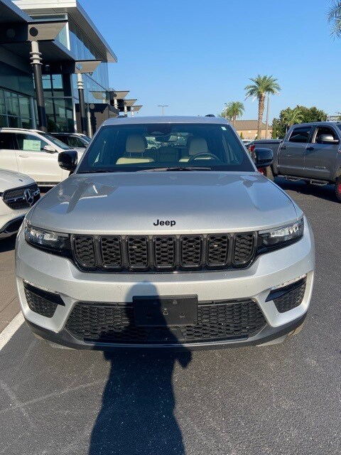 2024 Jeep Grand Cherokee Limited Sport photo 2