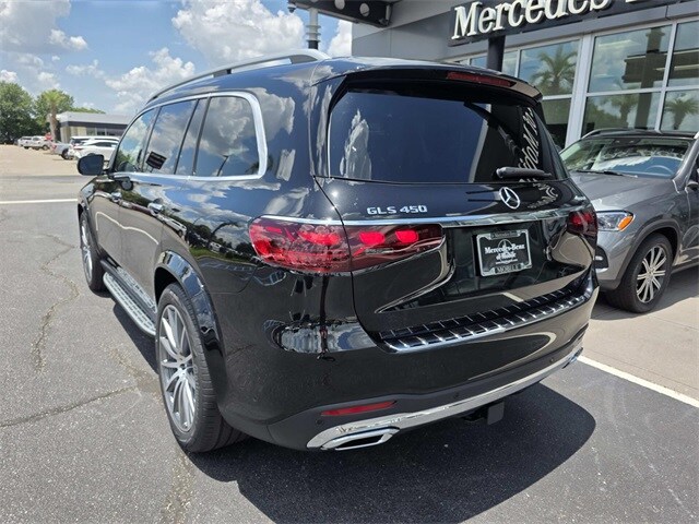 2025 Mercedes Benz GLS 450 4MATIC photo 3