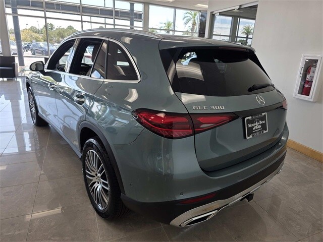 2026 Mercedes Benz GLC 300 4MATIC photo 3