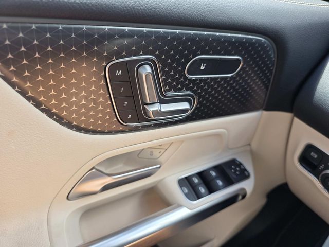 2025 Mercedes-Benz GLB Base - Photo 12